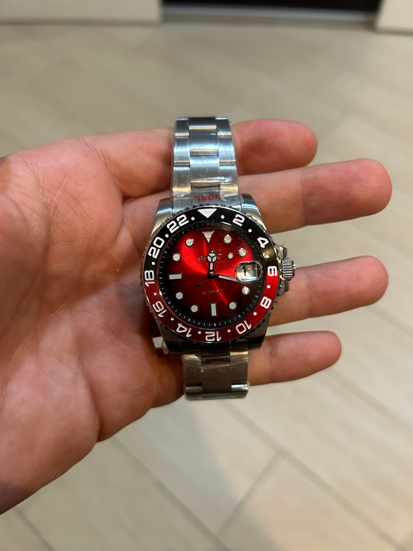 Seiko - GMT RED (Sunstripe)